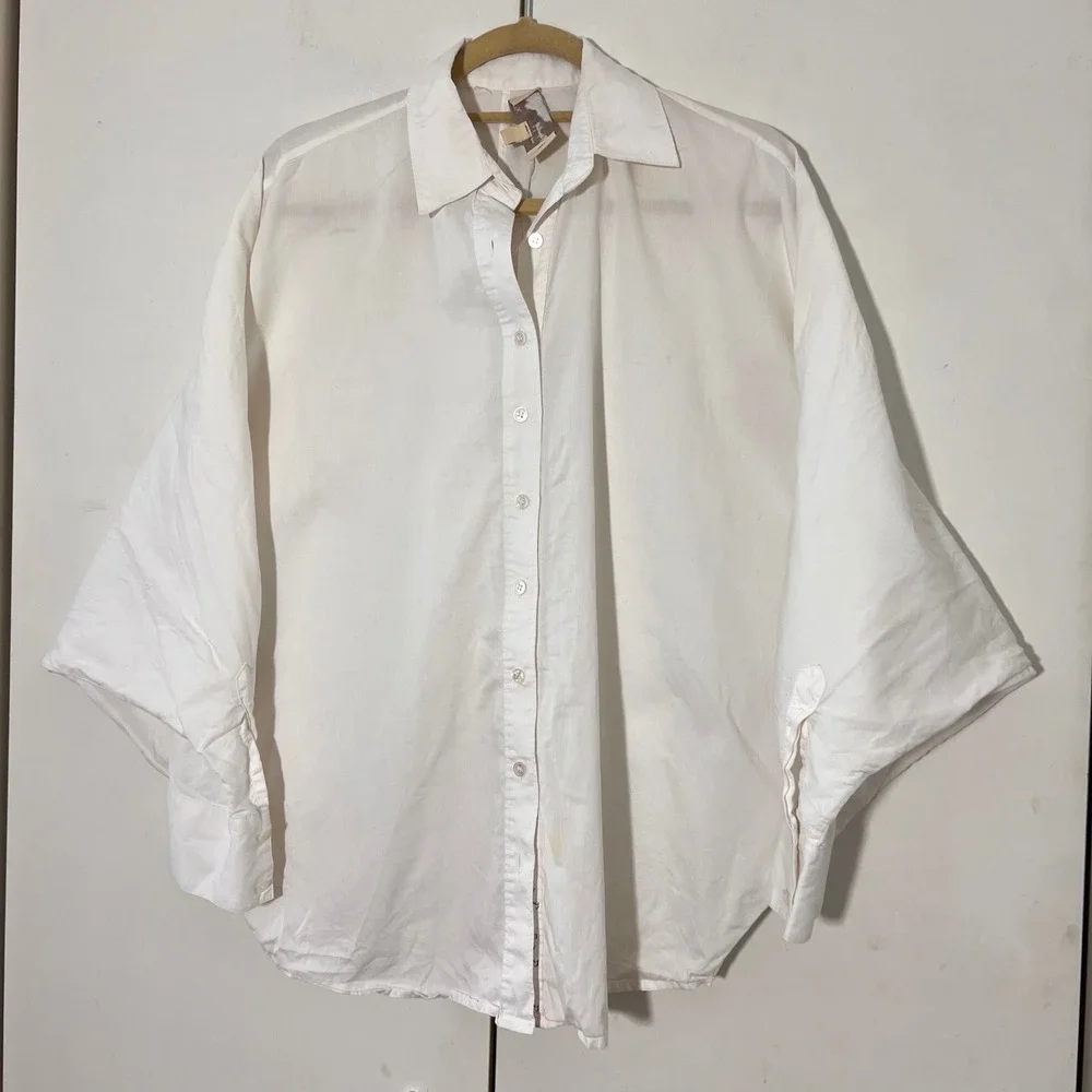 Elizabeth and James Shirt Size XS White Batwing Button up Minimalist Capsule